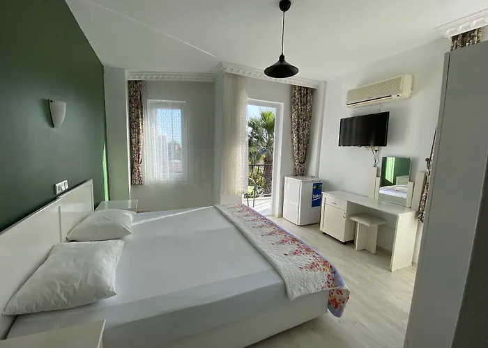 Greenway Hotel *