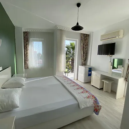 Greenway Hotel *